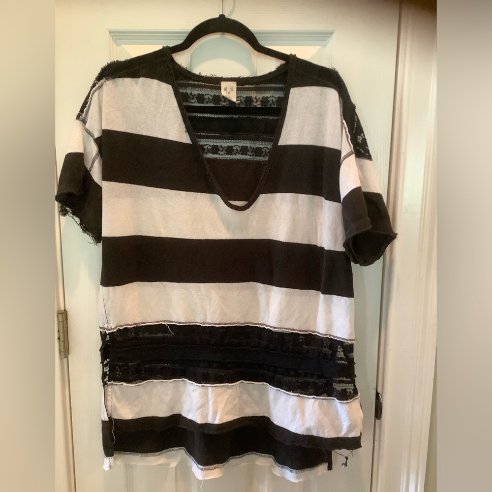 We The Free black/white top